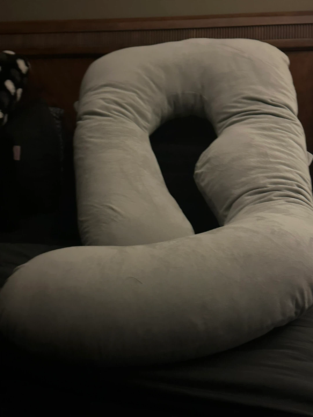 Ultimate Comfort U-Shaped Body Pillow – Like New! 💤 - photo 2
