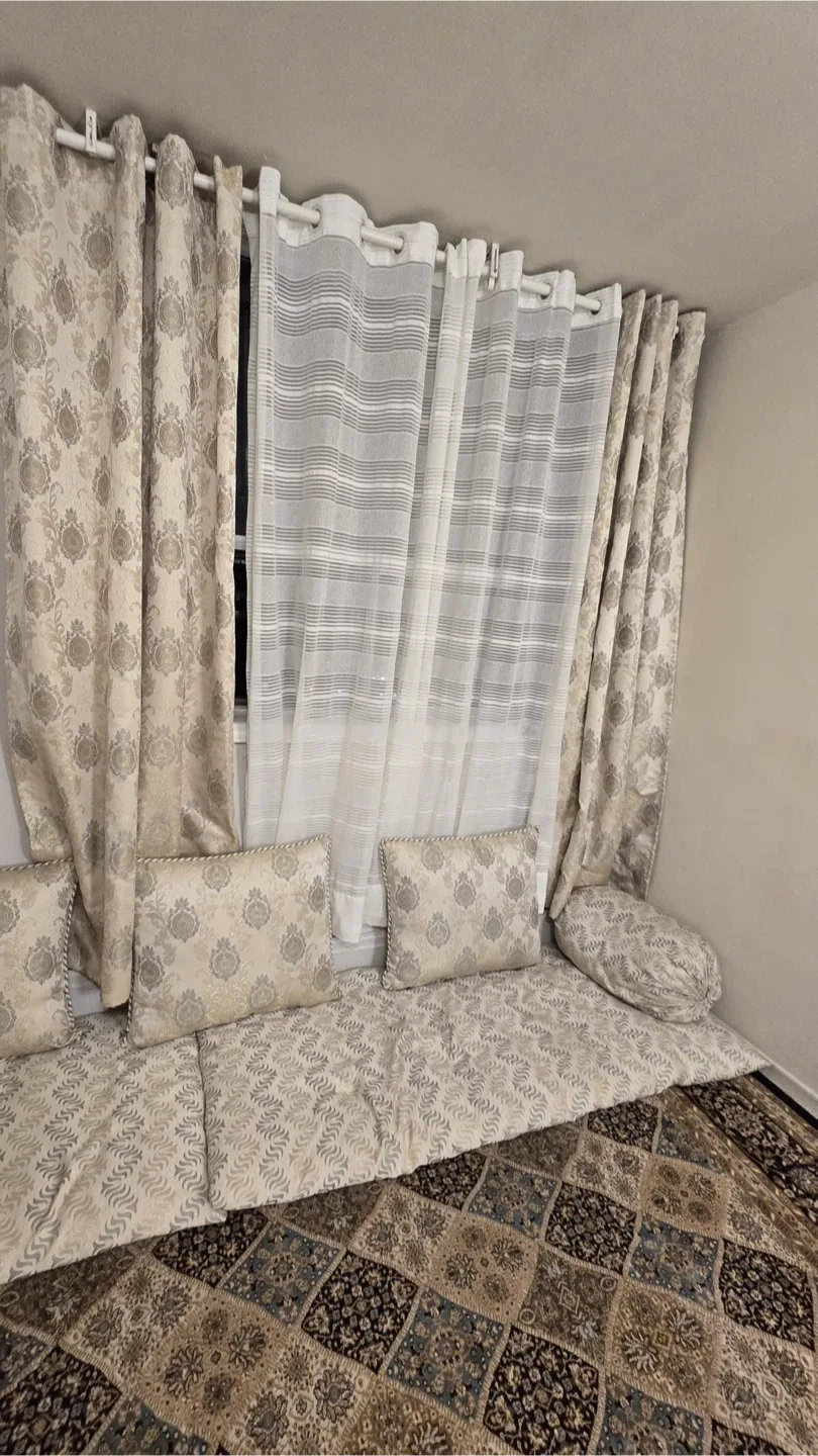 Carpet, pillow covers and curtains image indicator(2)