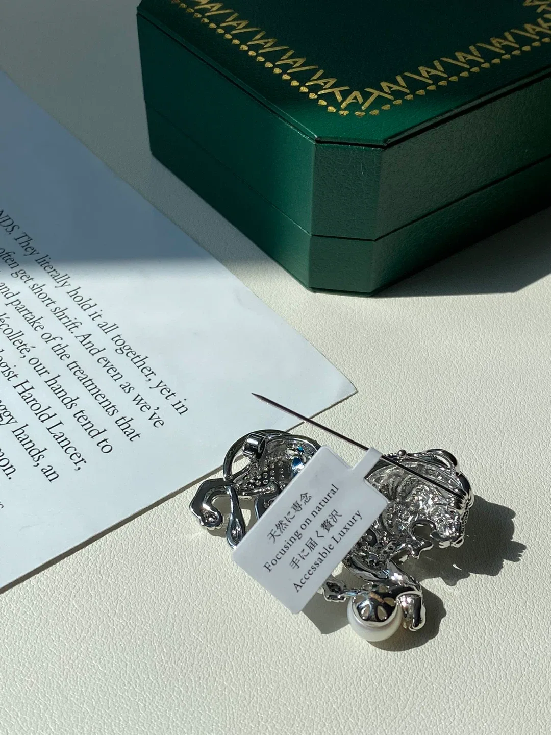 Lion Brooch with Pearl - AkisWhere image indicator(3)