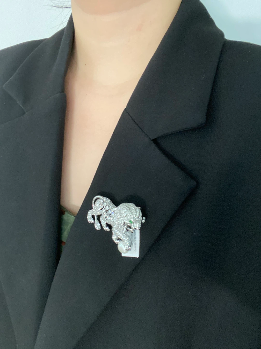 Lion Brooch with Pearl - AkisWhere - photo 5