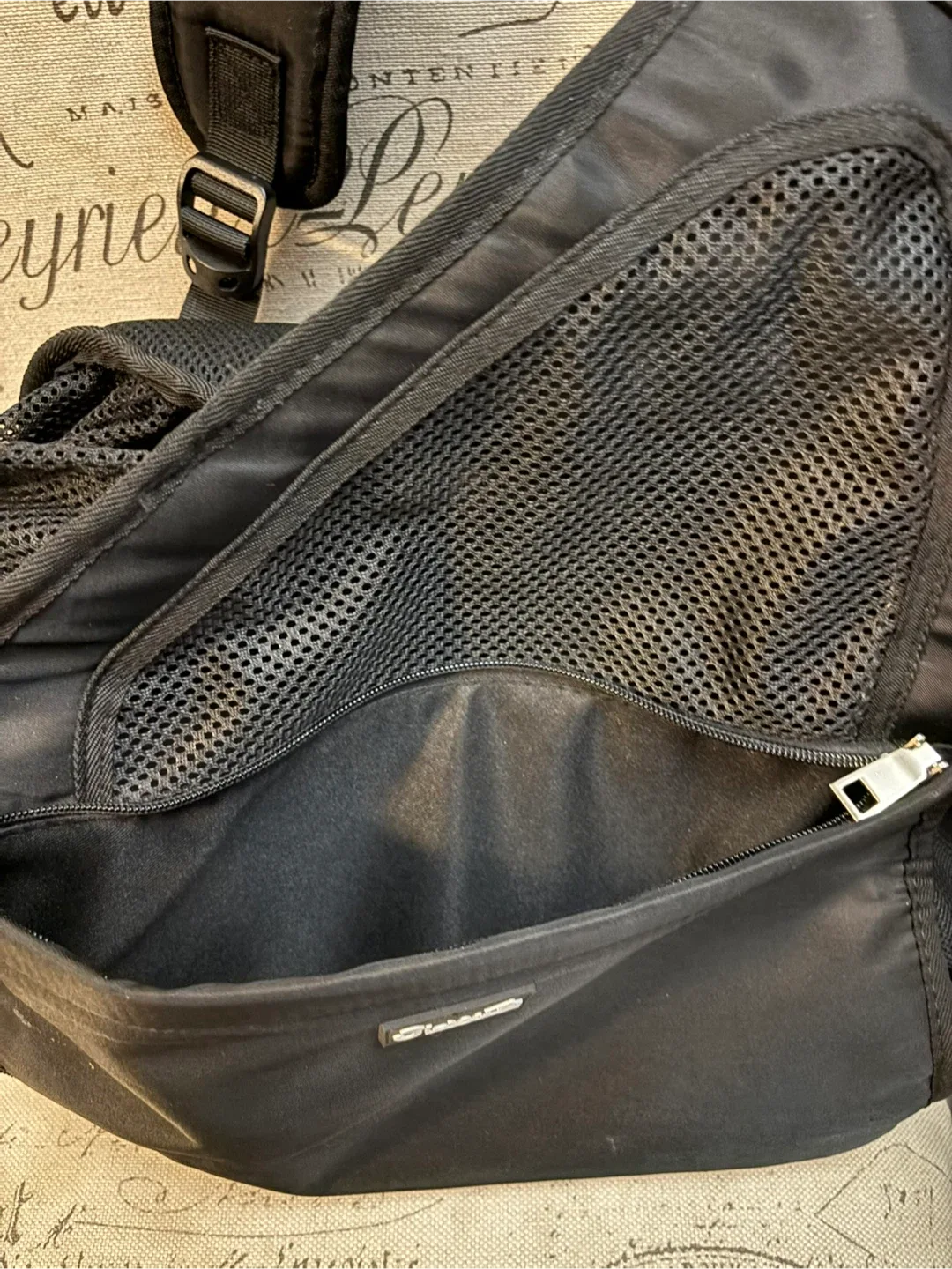 Black Pet Carrier Sling Bag image indicator(4)