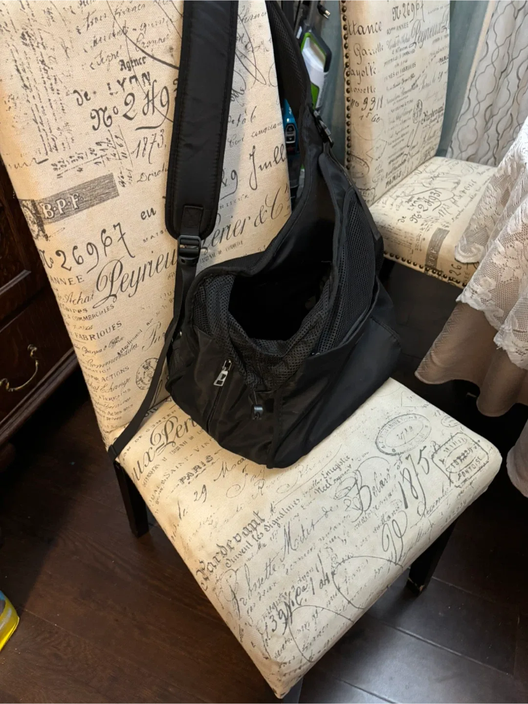 Black Pet Carrier Sling Bag image indicator(3)