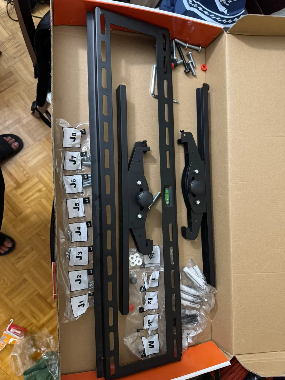 AVA Tilt and Turn TV Wall Mount 32-100" image indicator(2)