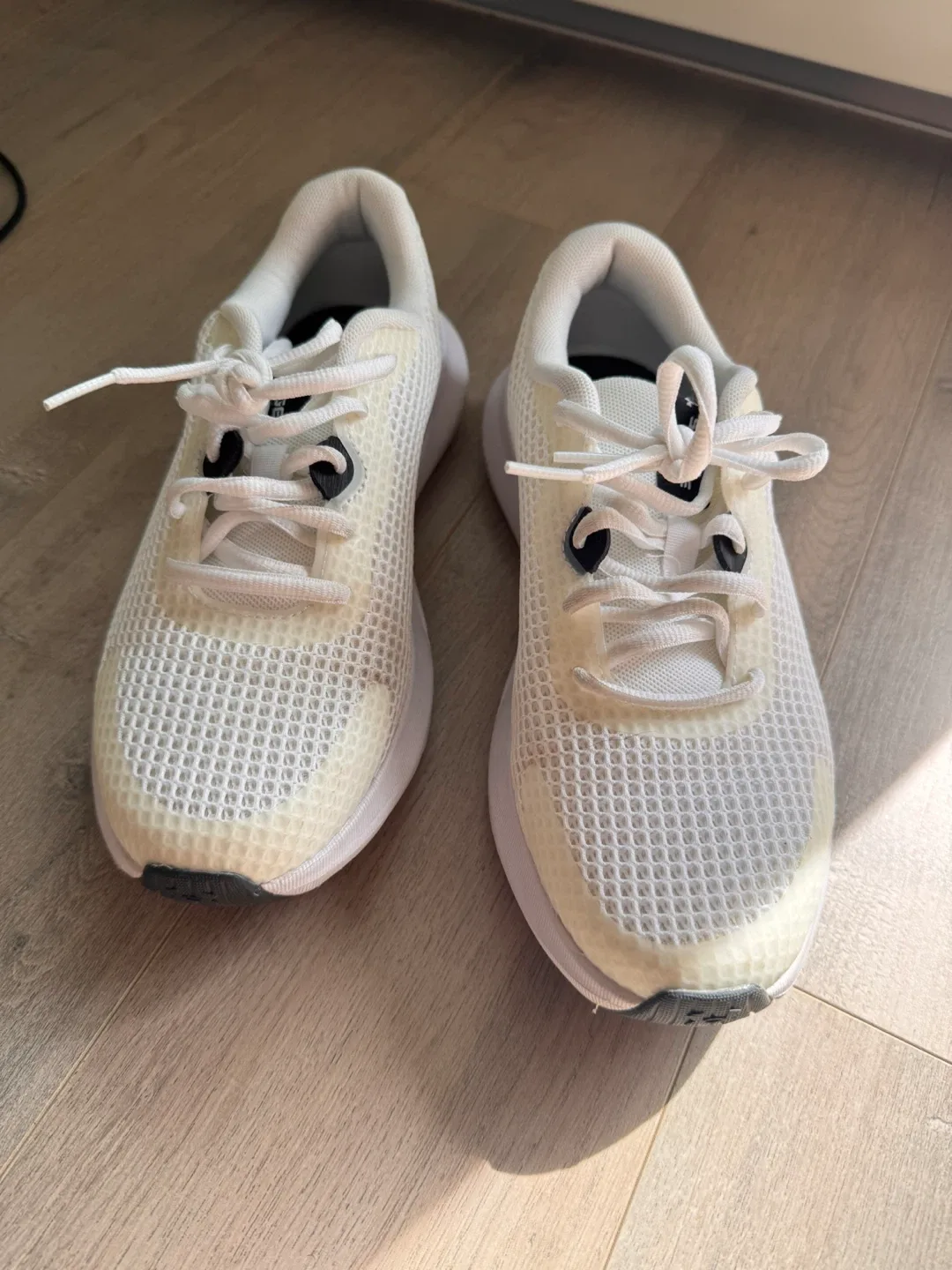 Under Armour Surge 3 White, Size 8