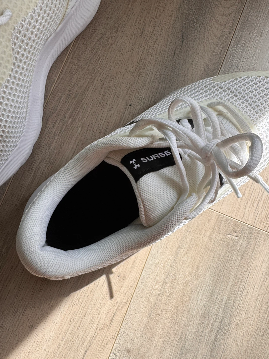 Under Armour Surge 3 White, Size 8 - photo 2
