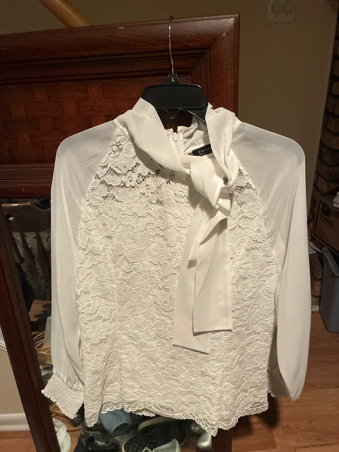 Tahari White Lace Blouse - Size L image indicator(2)