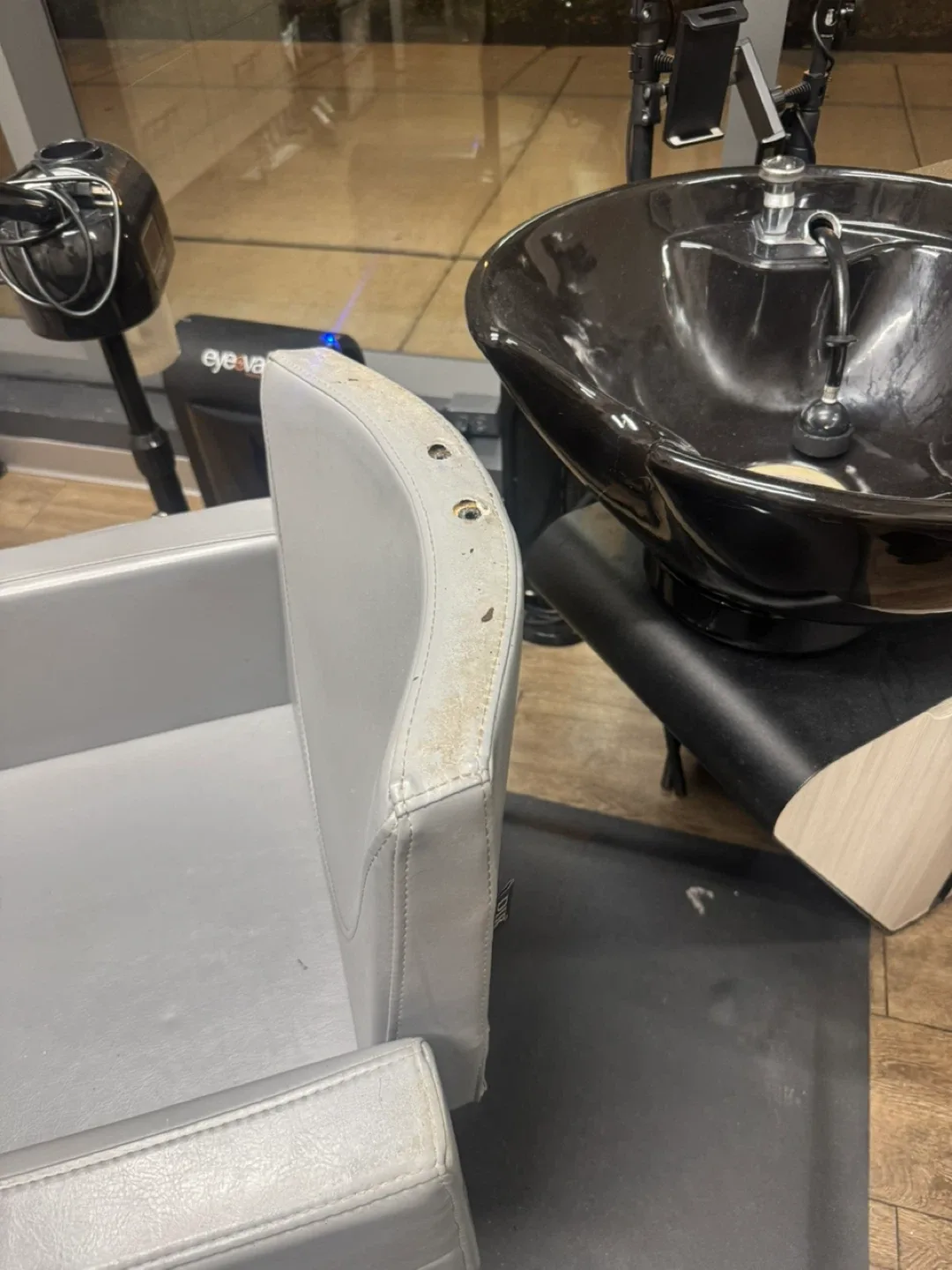 Salon Styling Chair - Gray image indicator(4)