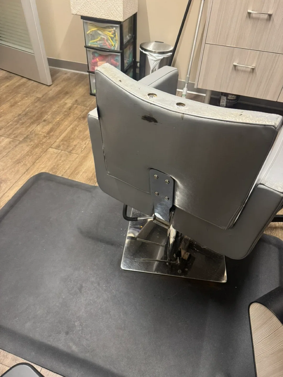 Salon Styling Chair - Gray image indicator(2)