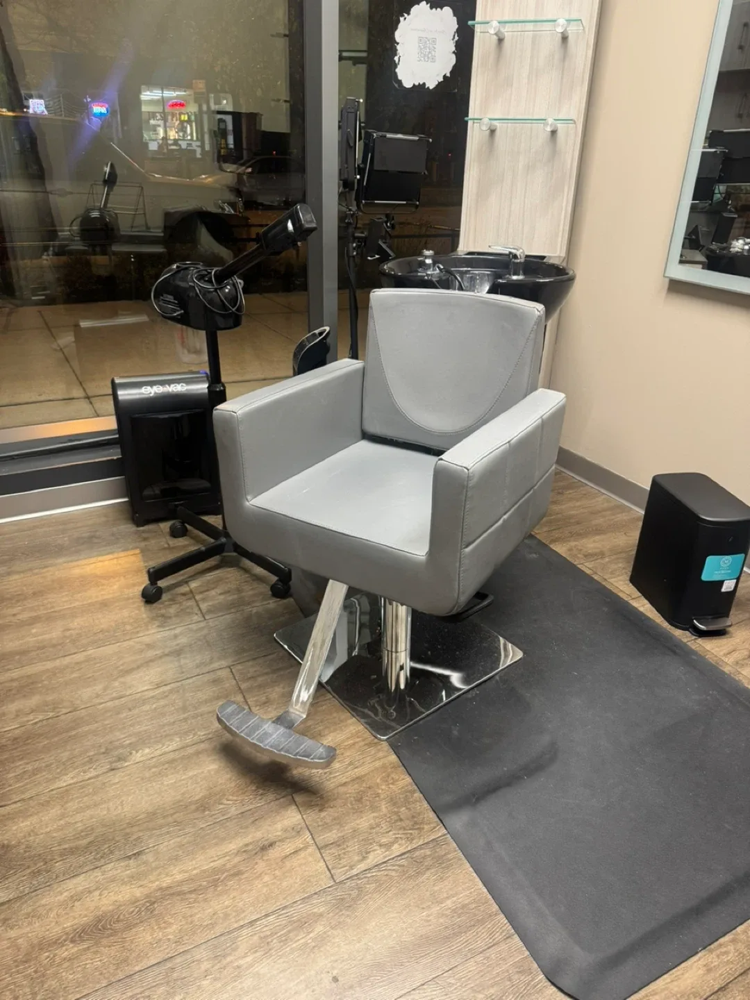 Salon Styling Chair - Gray image indicator(5)