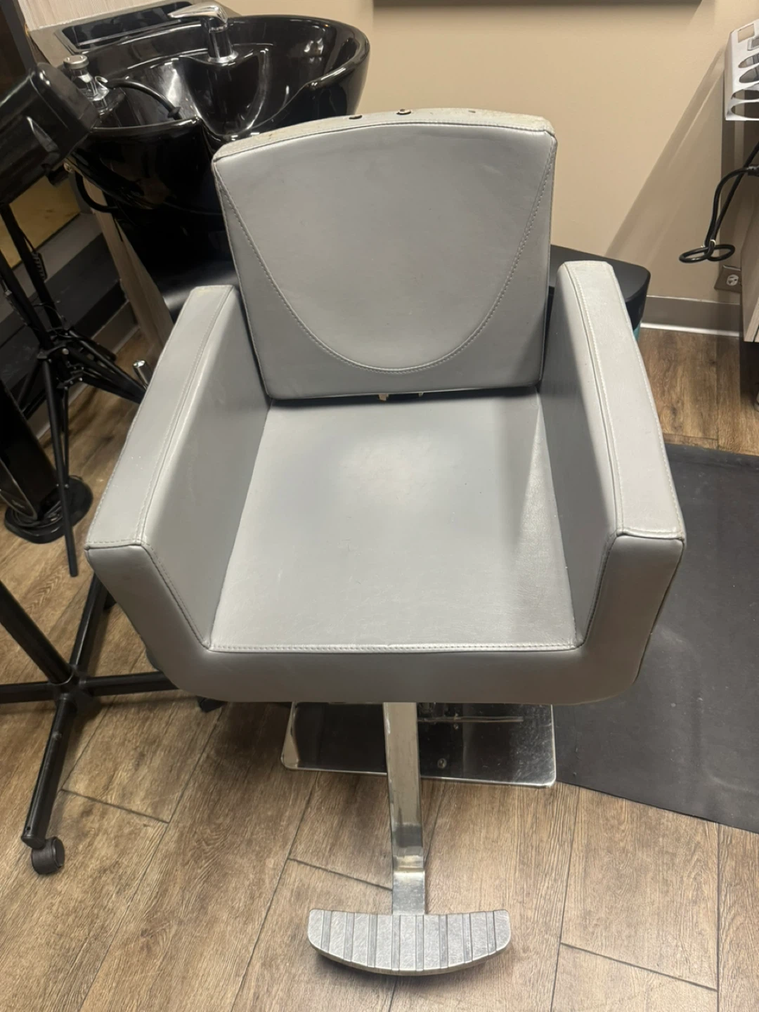 Salon Styling Chair - Gray