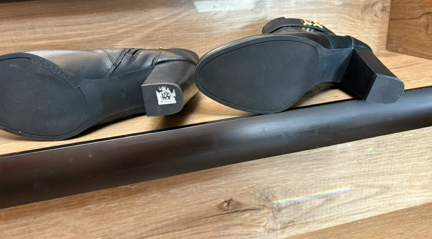 Michael Kors Black Leather Ankle Boots image indicator(5)