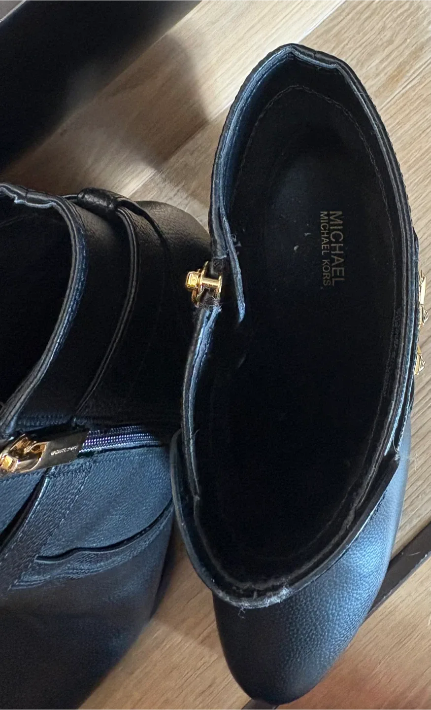 Michael Kors Black Leather Ankle Boots image indicator(4)