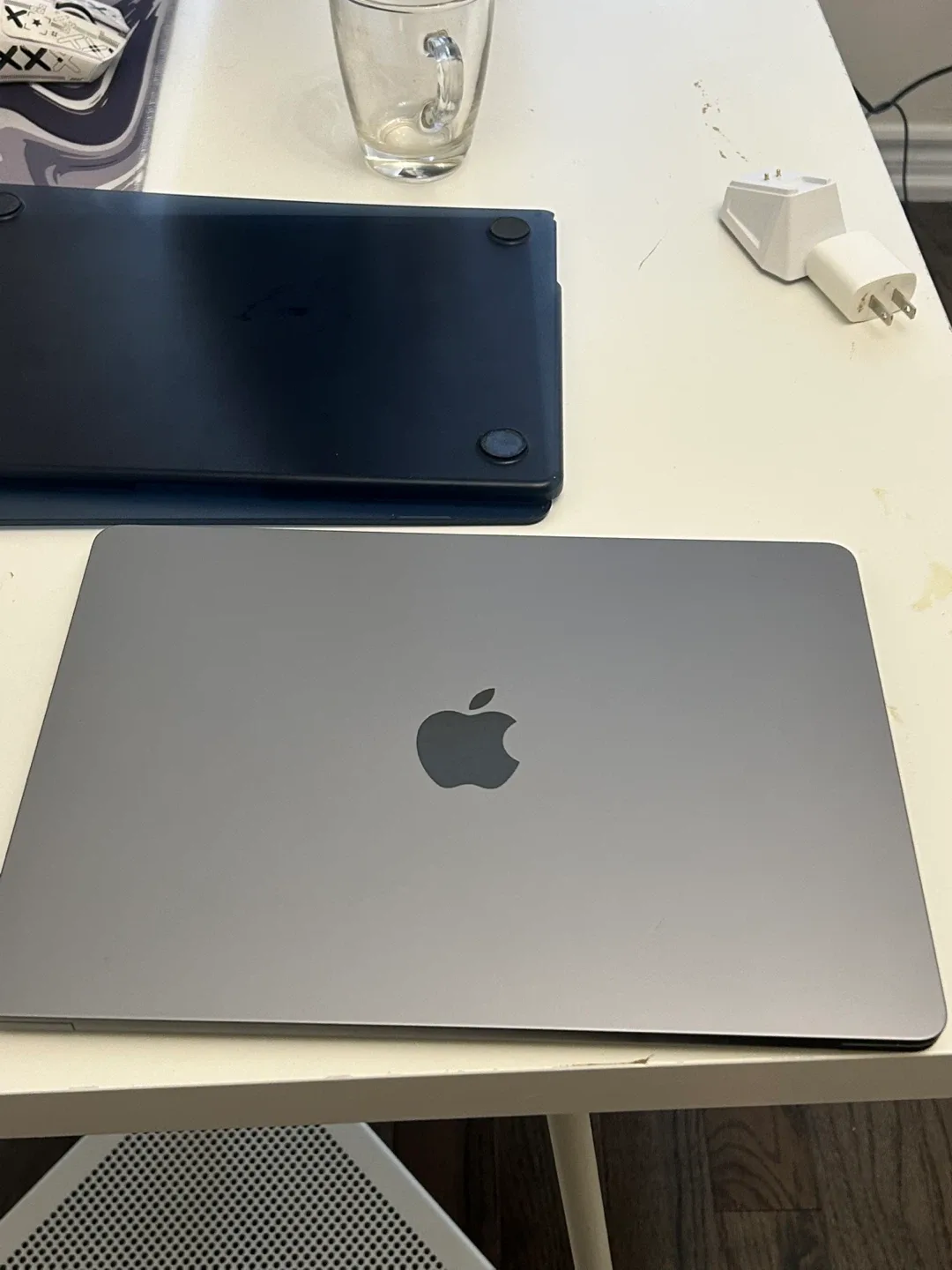 MacBook Air M2, 2022 - Great Condition! image indicator(3)