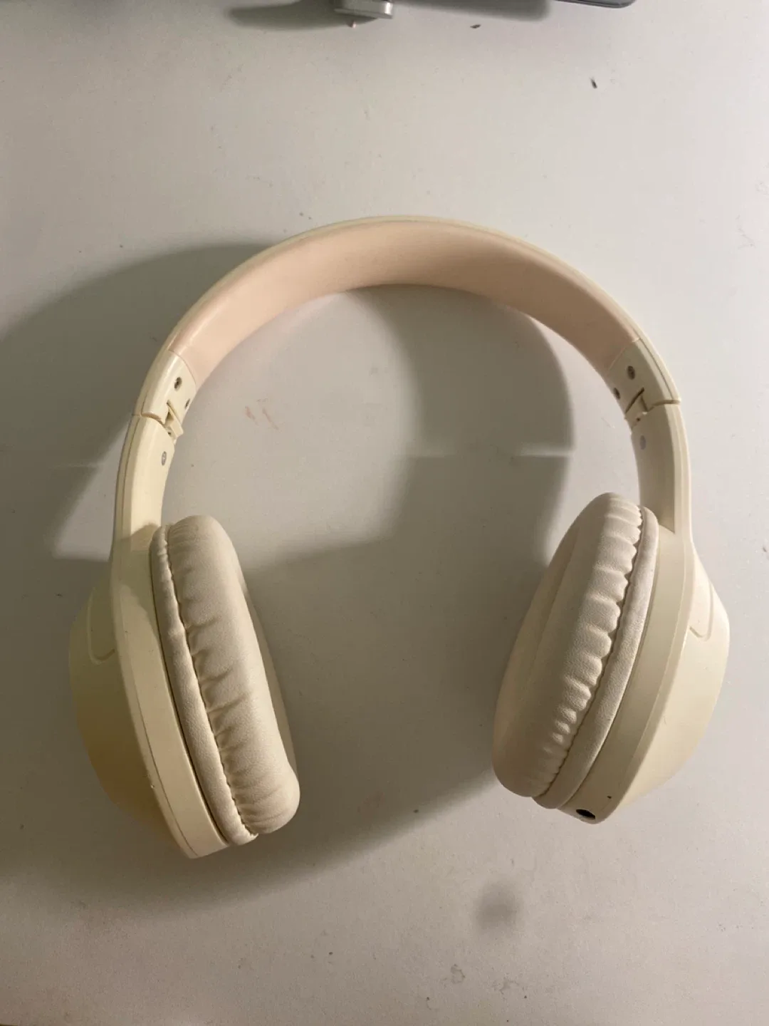 Beige Wireless Headphones image indicator(2)