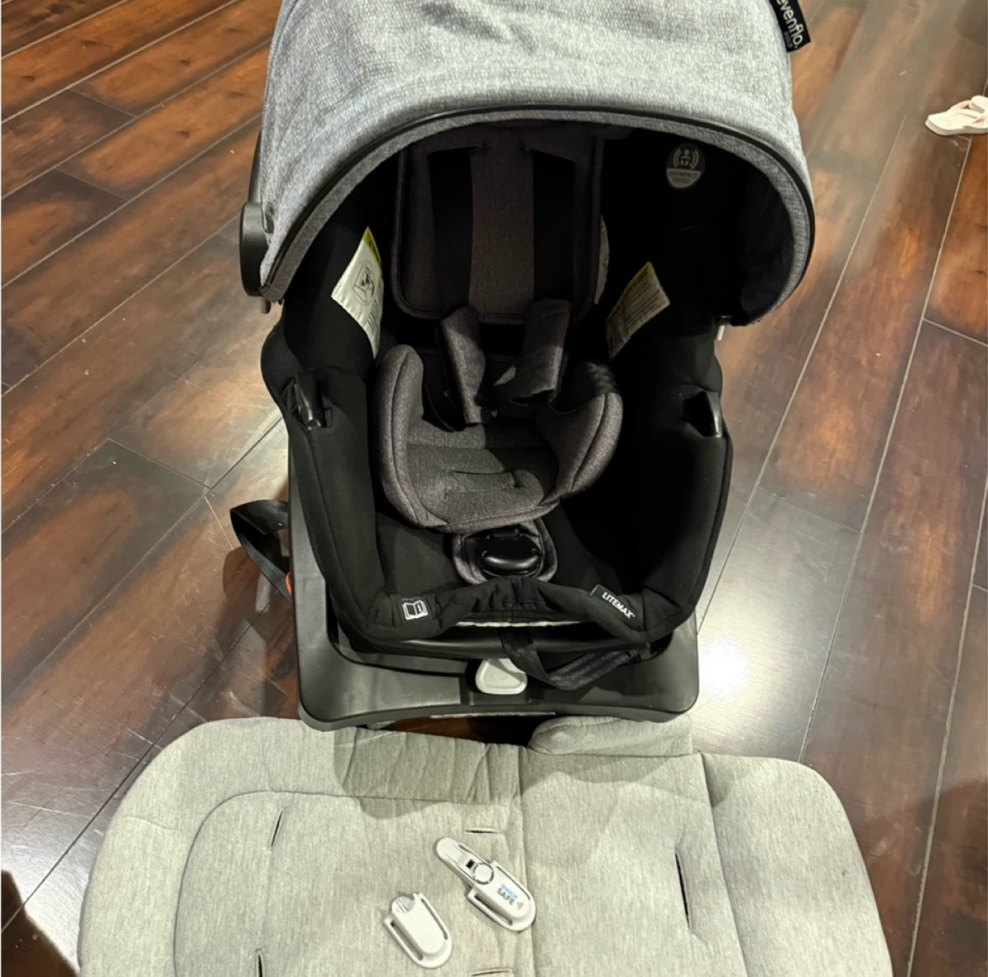 Evenflo LiteMax Infant Car Seat - photo 5