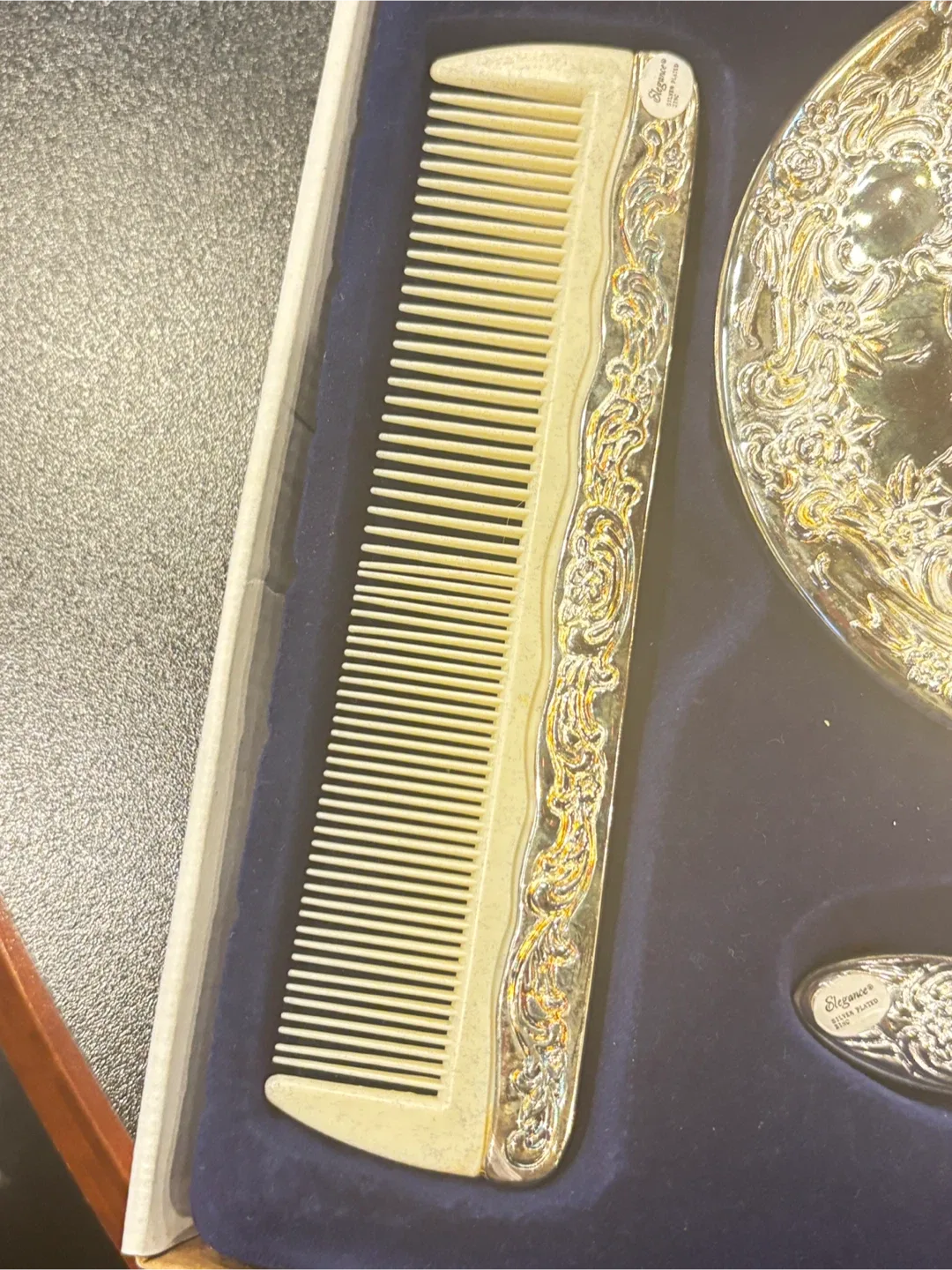 Silverplated Dresser Set - Elegance Silverplate image indicator(8)