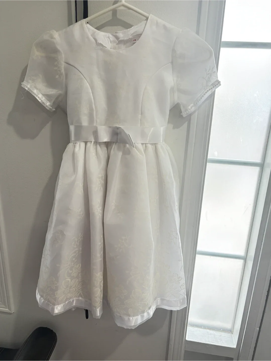 White Dress / communion dress image indicator(2)