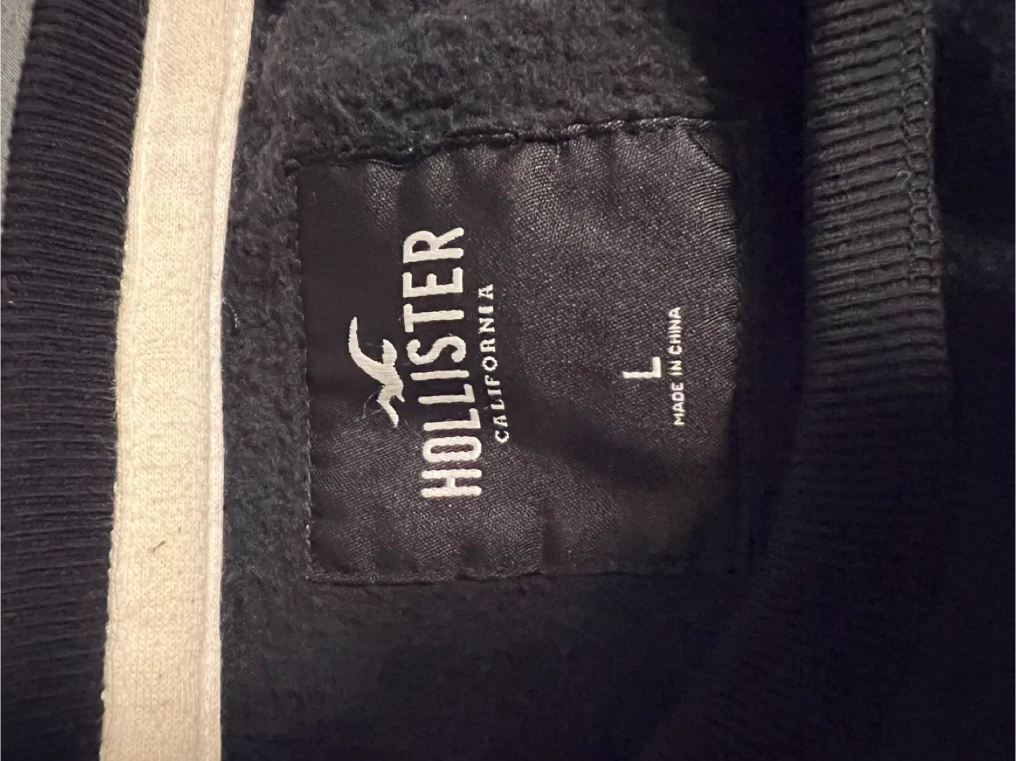 Hollister Black Sweatshirt - Size Large image indicator(4)