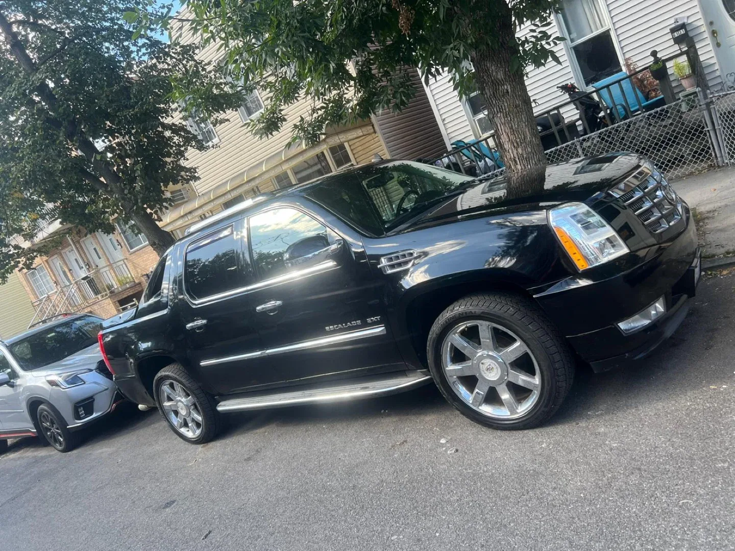 Cadillac Escalade EXT thumbnail