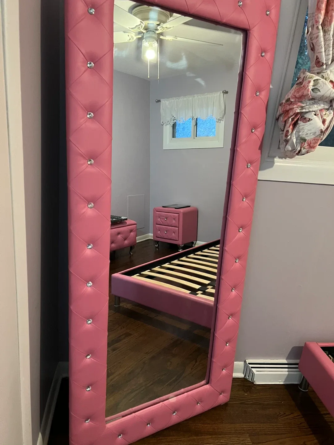 Pink Tufted Full size Bed Frame, Mirror, and Nightstand Set image indicator(4)