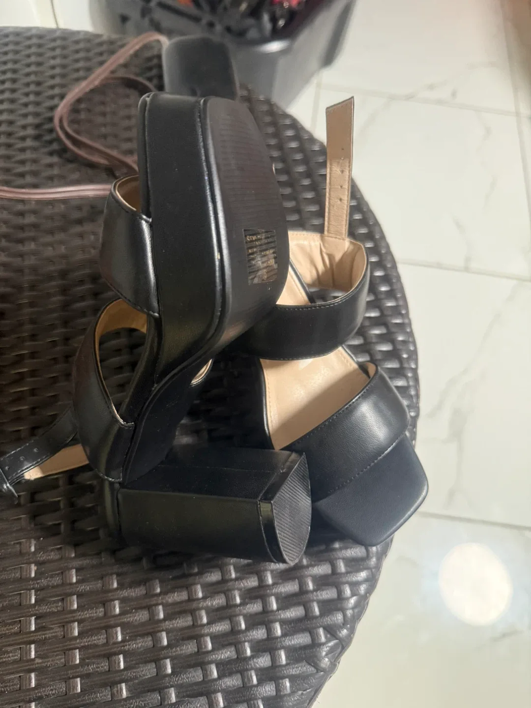 Black Platform Heels Size 6 image indicator(3)