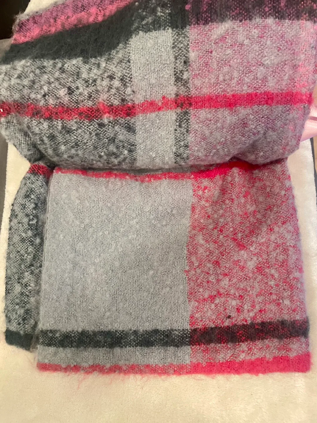 Juicy Couture Scarf image indicator(2)