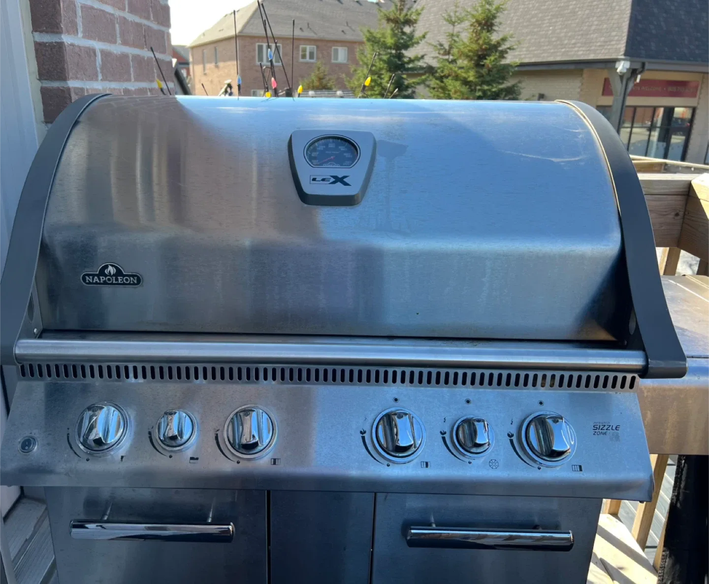 Napoleon LEX BBQ Grill image indicator(3)