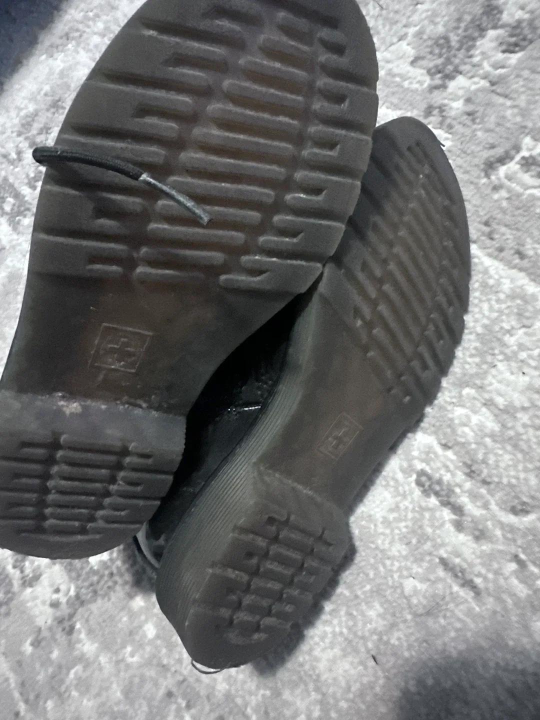 Dr. Martens Black Patent Leather Boots KIDS SIZE 2 image indicator(4)