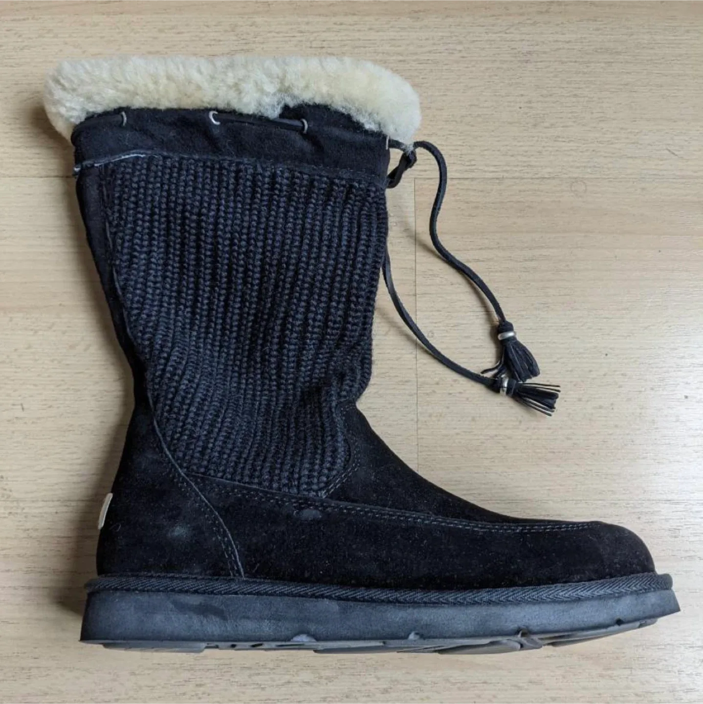 UGG Australia Lashawna-92 Suburb Crochet Boots - Size 9 image indicator(2)