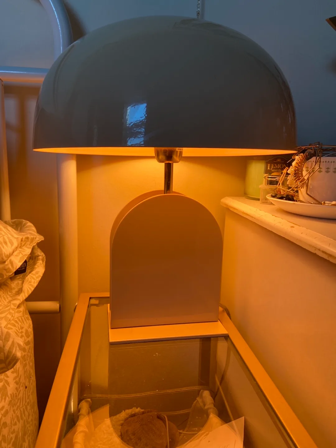 Metal Table Lamp - Beige and gold image indicator(2)