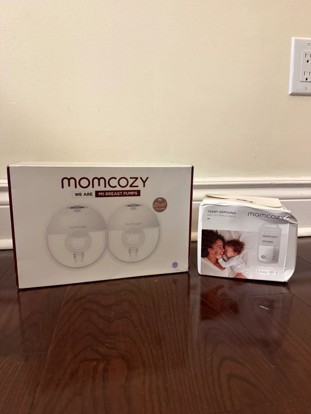 Momcozy M5 Breast Pump + Storage Bags