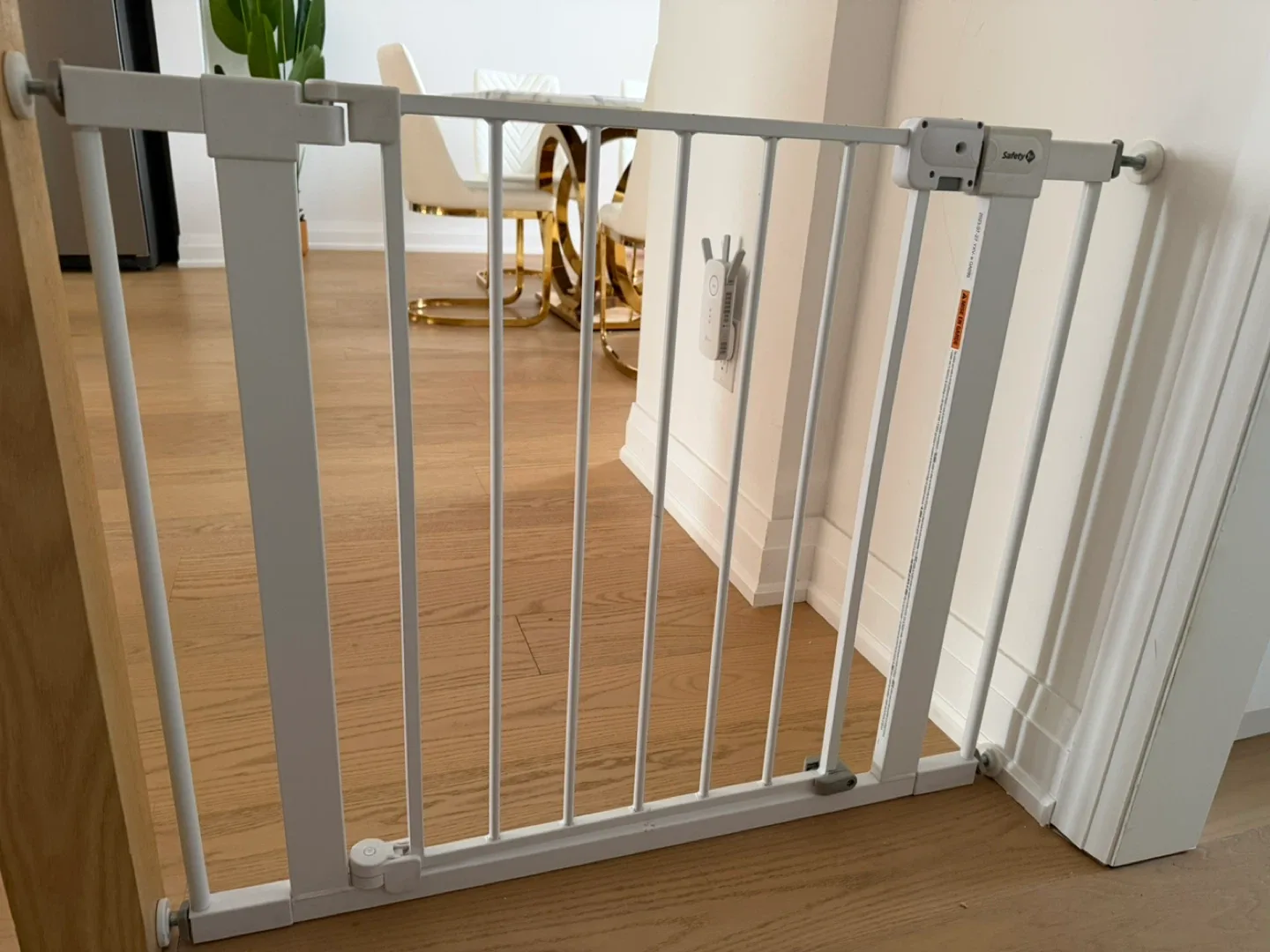 Safety 1st Easy Install Auto-Lock Baby Gate image indicator(2)