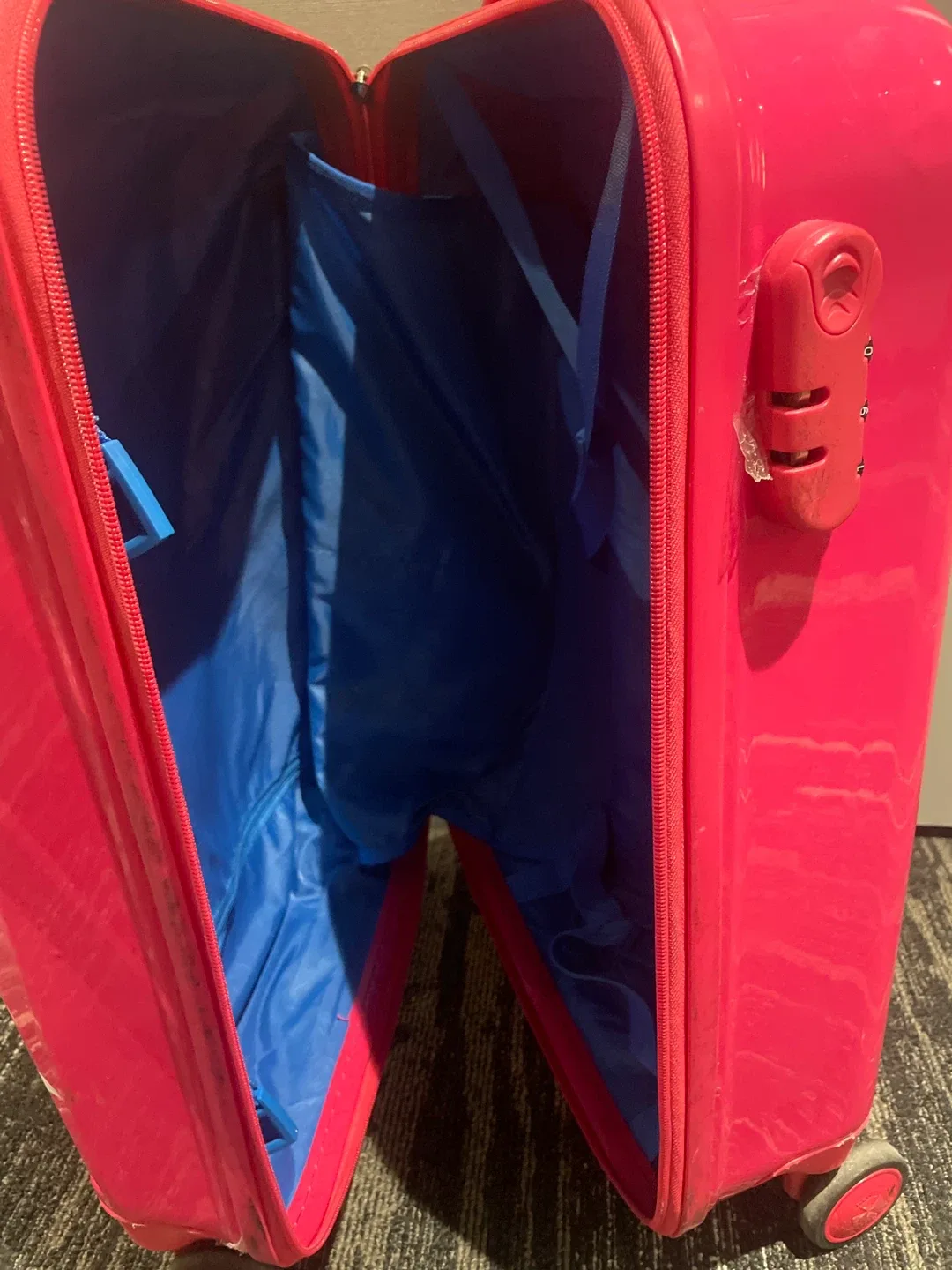 Pink Carry-On Luggage image indicator(2)