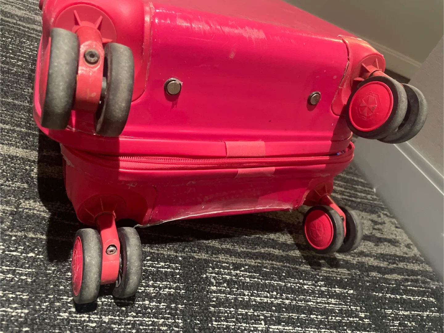 Pink Carry-On Luggage image indicator(3)