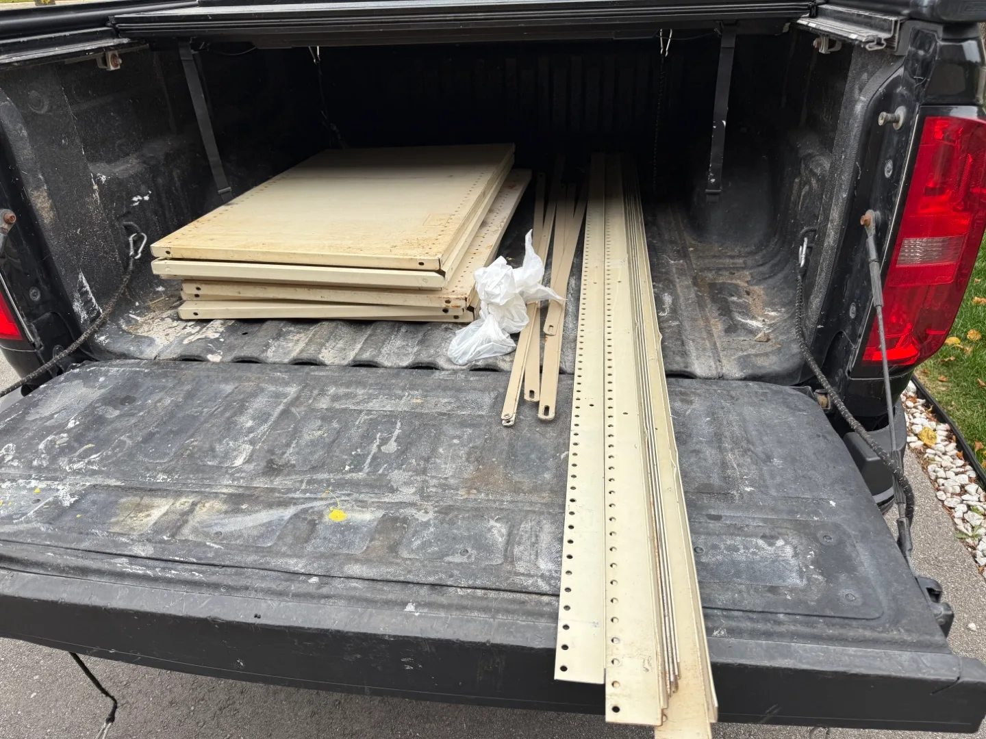 Metal Shelving Unit image indicator(2)