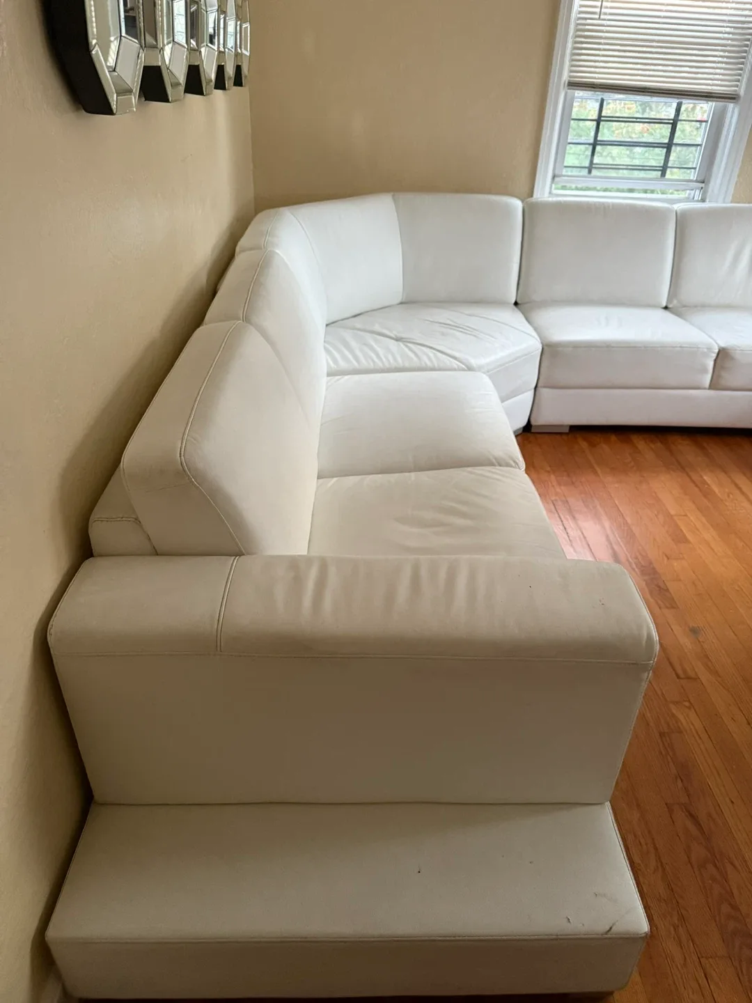 White Leather Sectional Sofa image indicator(4)