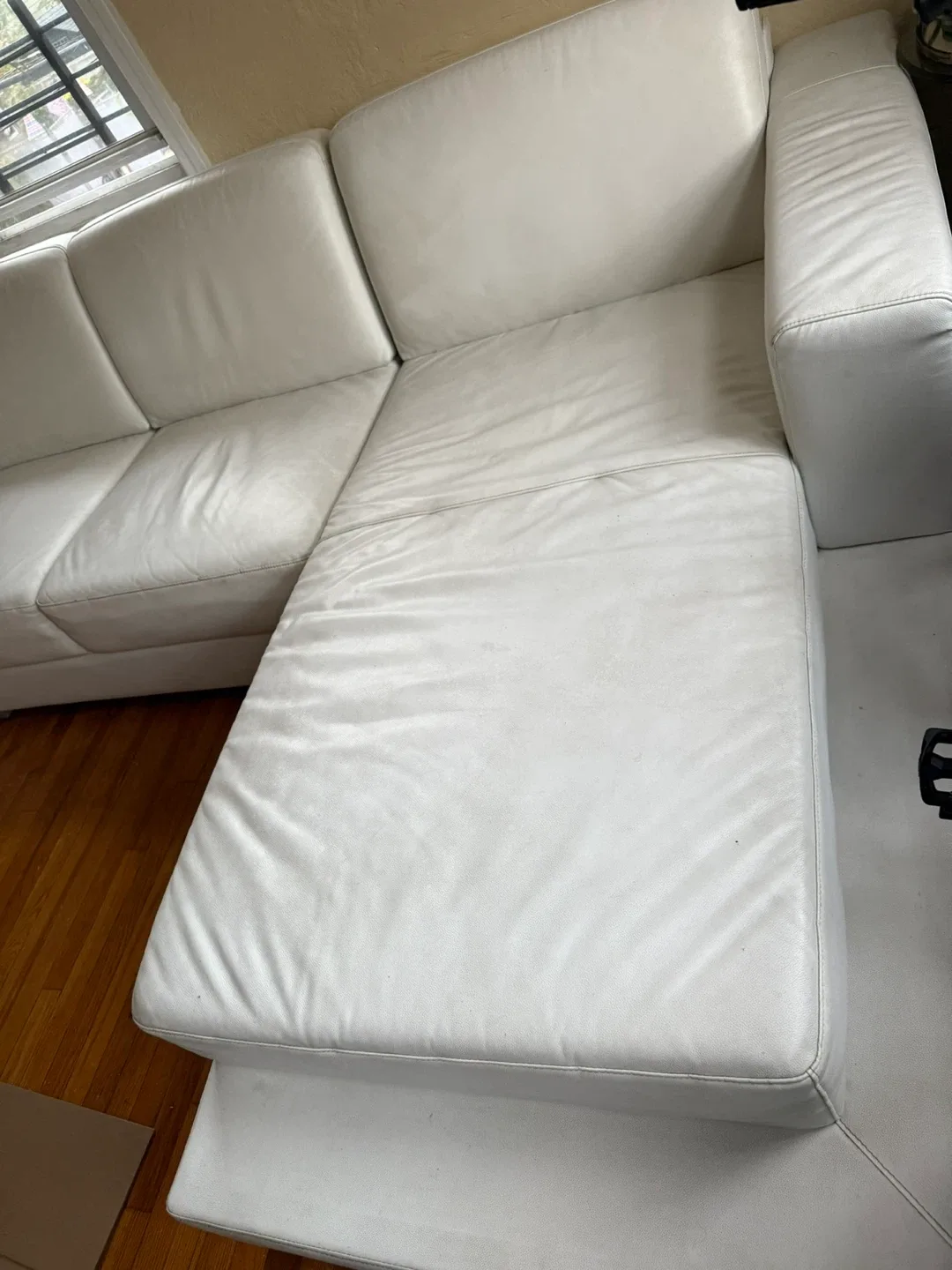 White Leather Sectional Sofa image indicator(3)