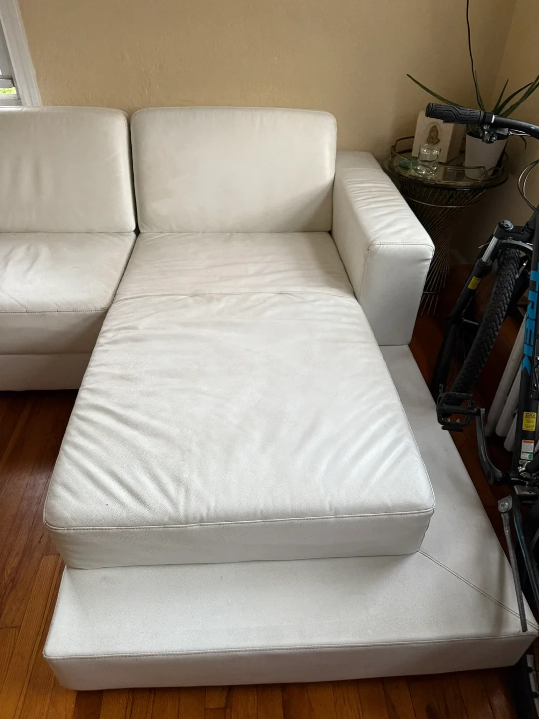 White Leather Sectional Sofa image indicator(6)