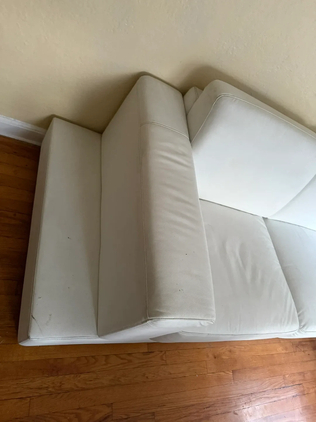 White Leather Sectional Sofa image indicator(7)