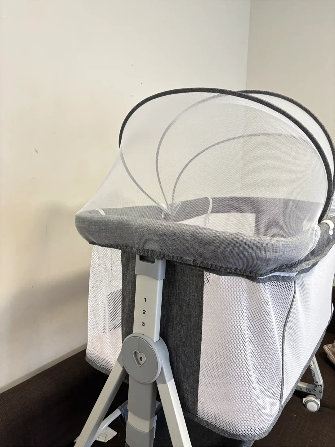 Baby Bassinet with Mosquito Net image indicator(2)