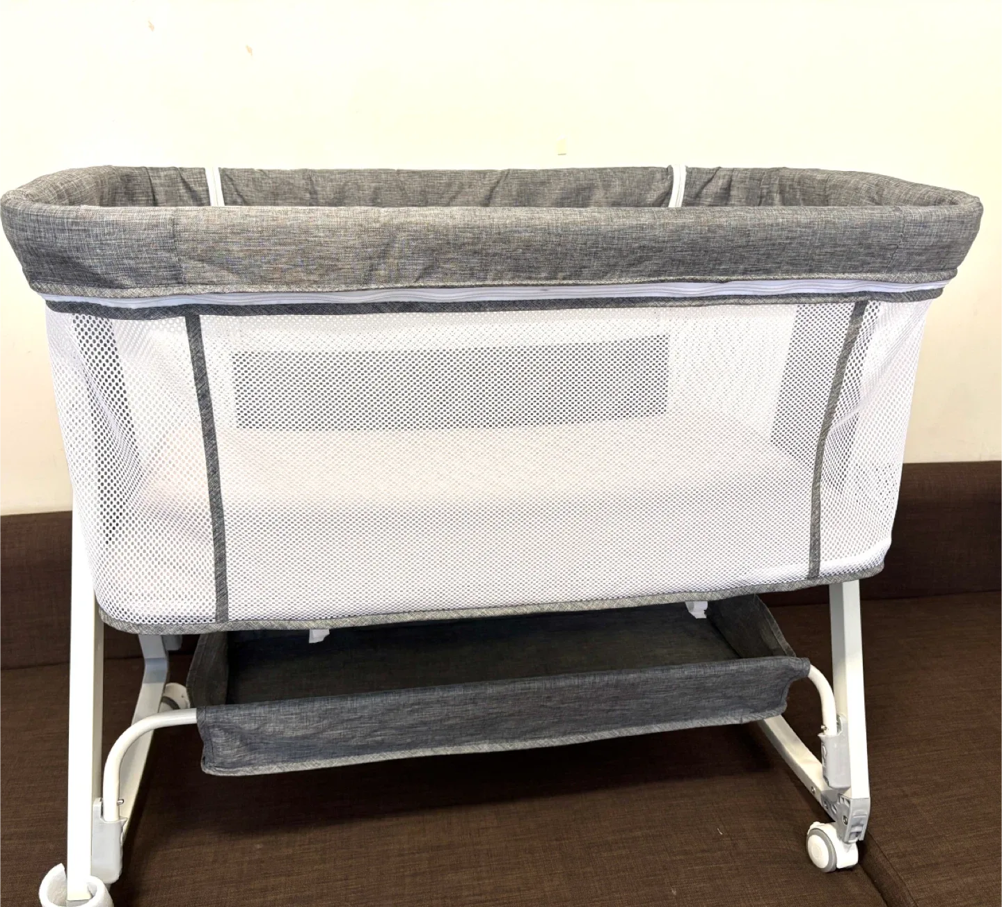 Baby Bassinet with Mosquito Net image indicator(4)