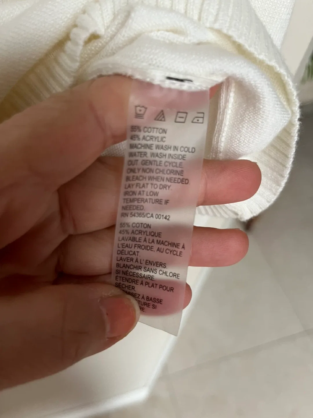 Cream V-Neck Sweater - Size L image indicator(4)