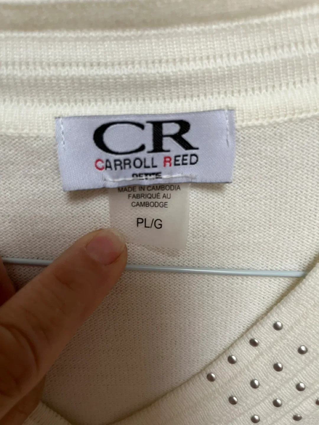 Cream V-Neck Sweater - Size L image indicator(3)