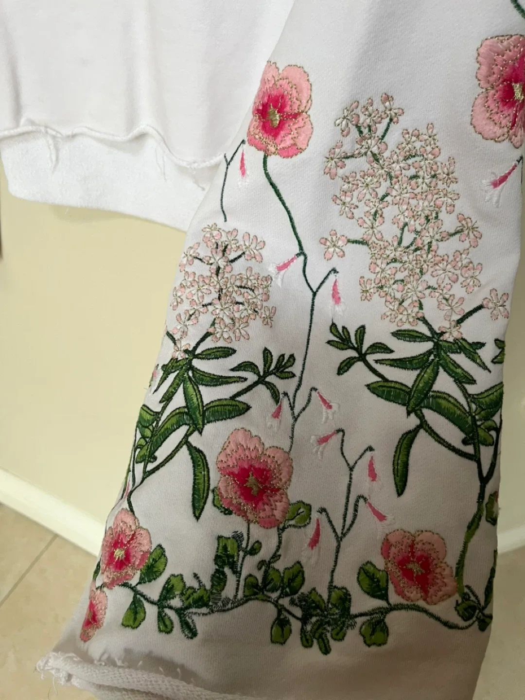 H&M White Floral Embroidered Crop Top - US 10 image indicator(2)