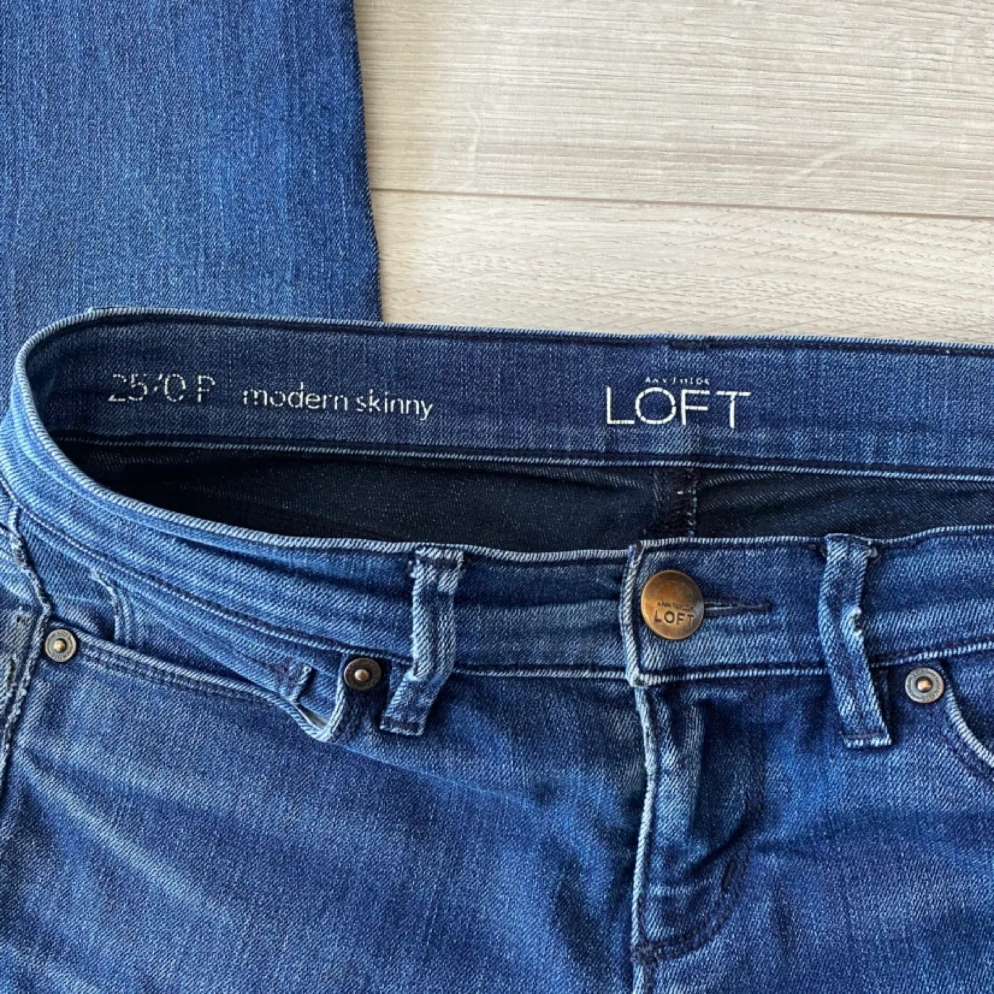 LOFT Blue Denim Skinny Jeans (25 / 0P) image indicator(4)