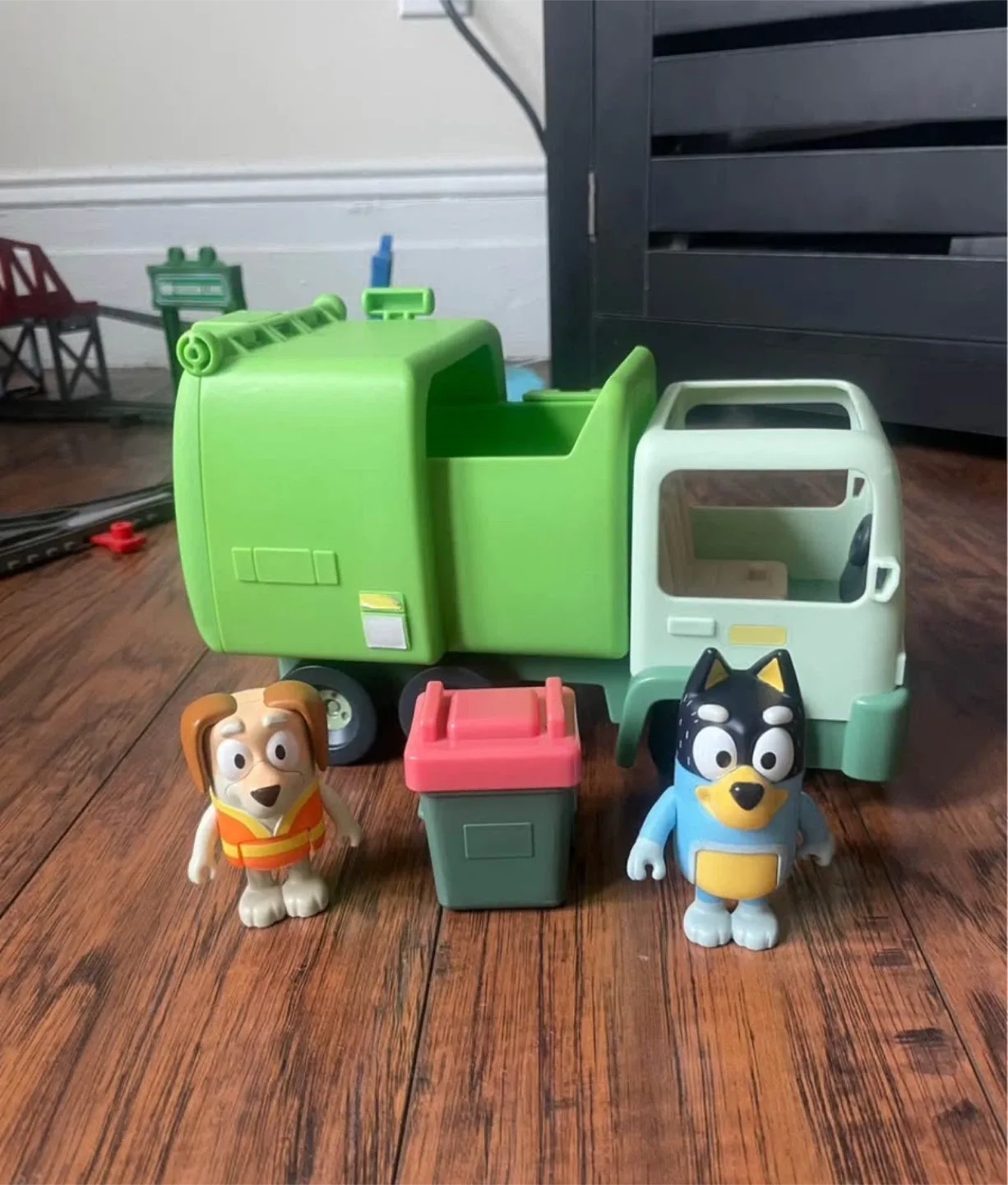 Bluey Garbage Truck Toy Set image indicator(2)