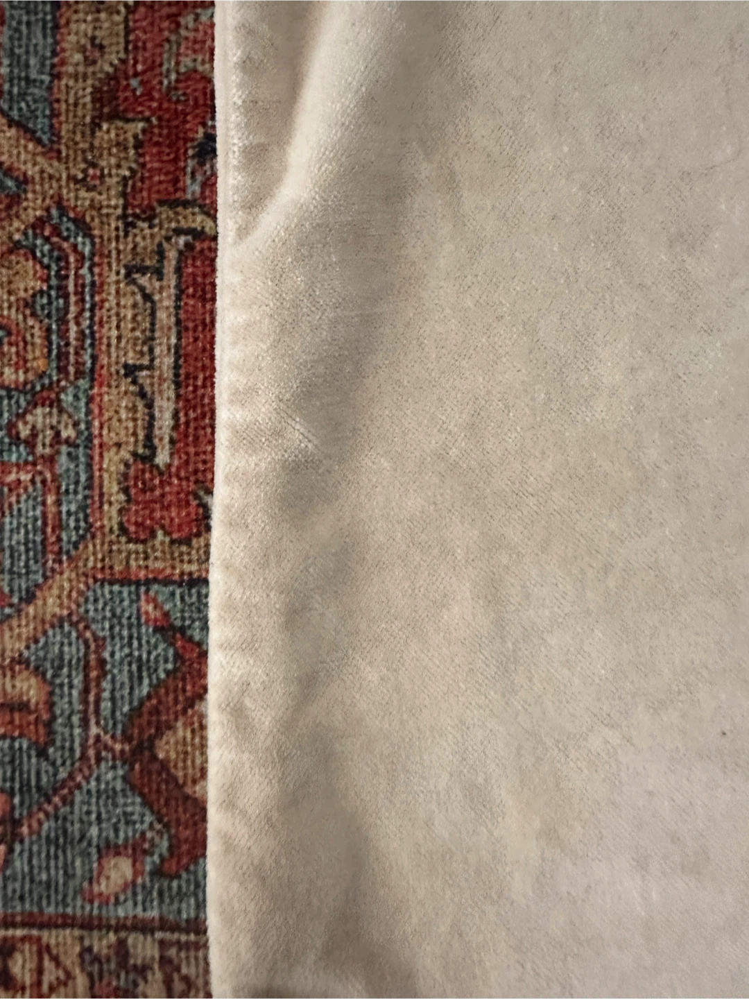 Soft velvet cudhion cover - $5 - East York - photo 2
