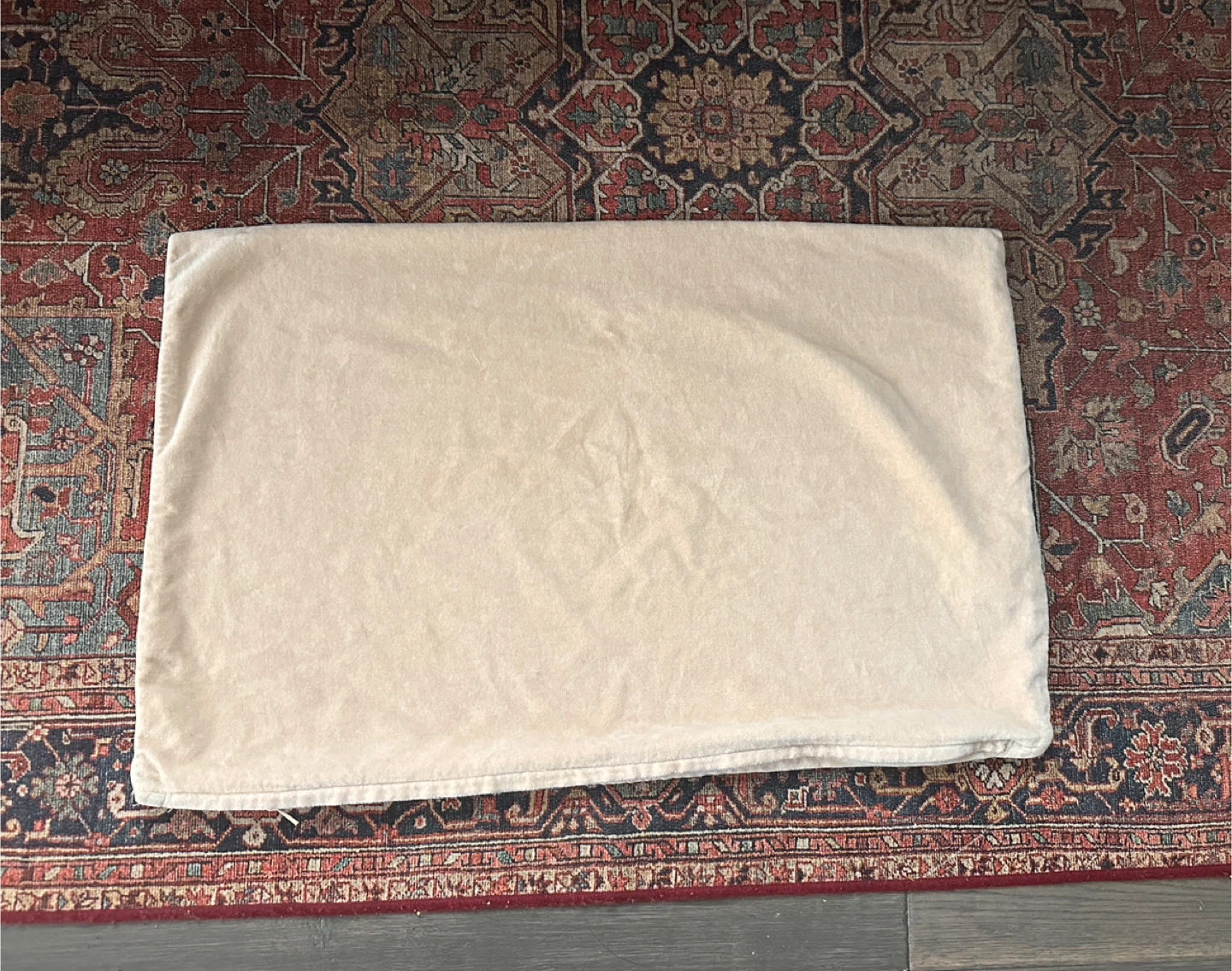 Soft velvet cudhion cover - $5 - East York