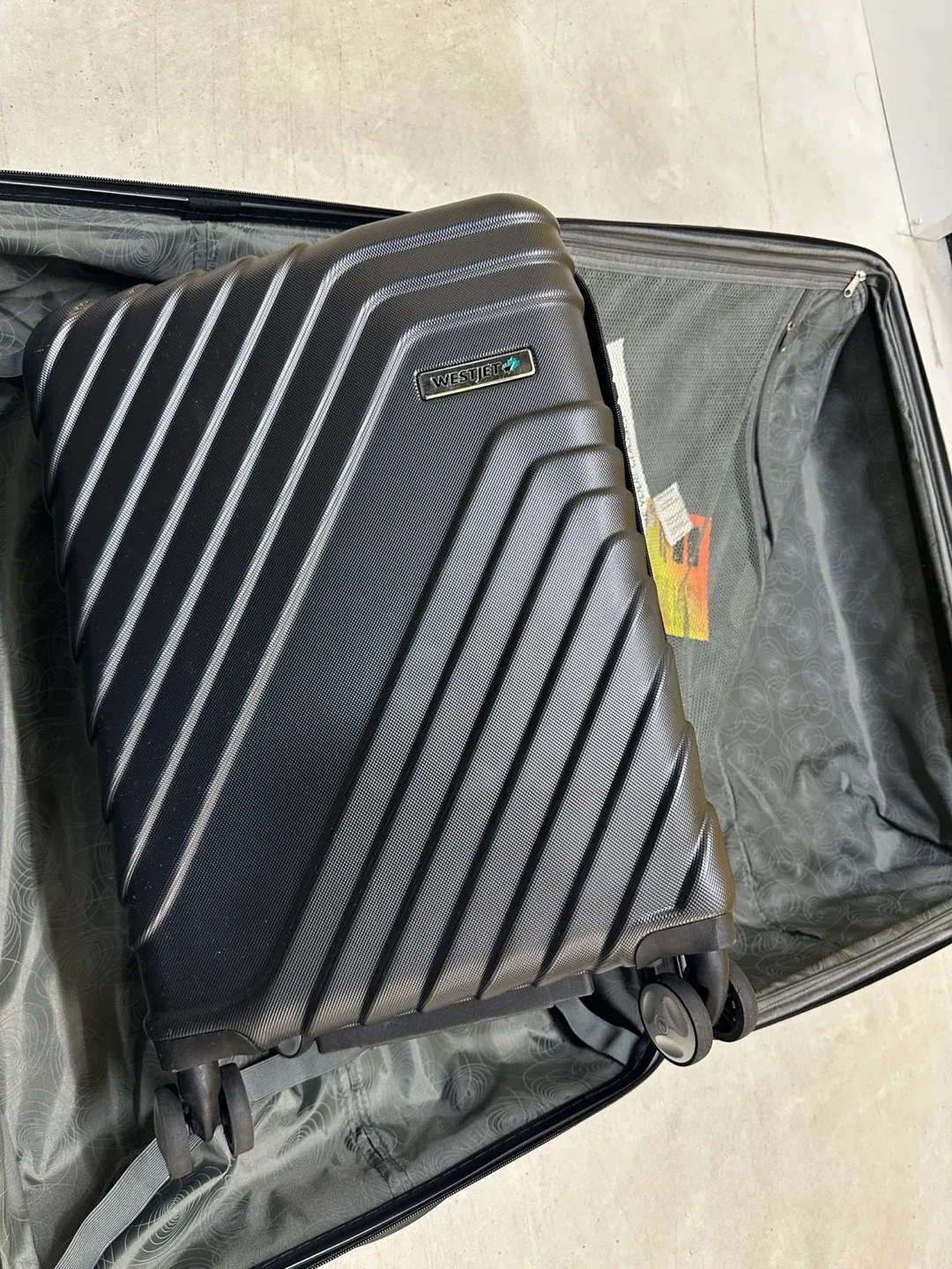 Westel Black Carry-On Luggage image indicator(2)