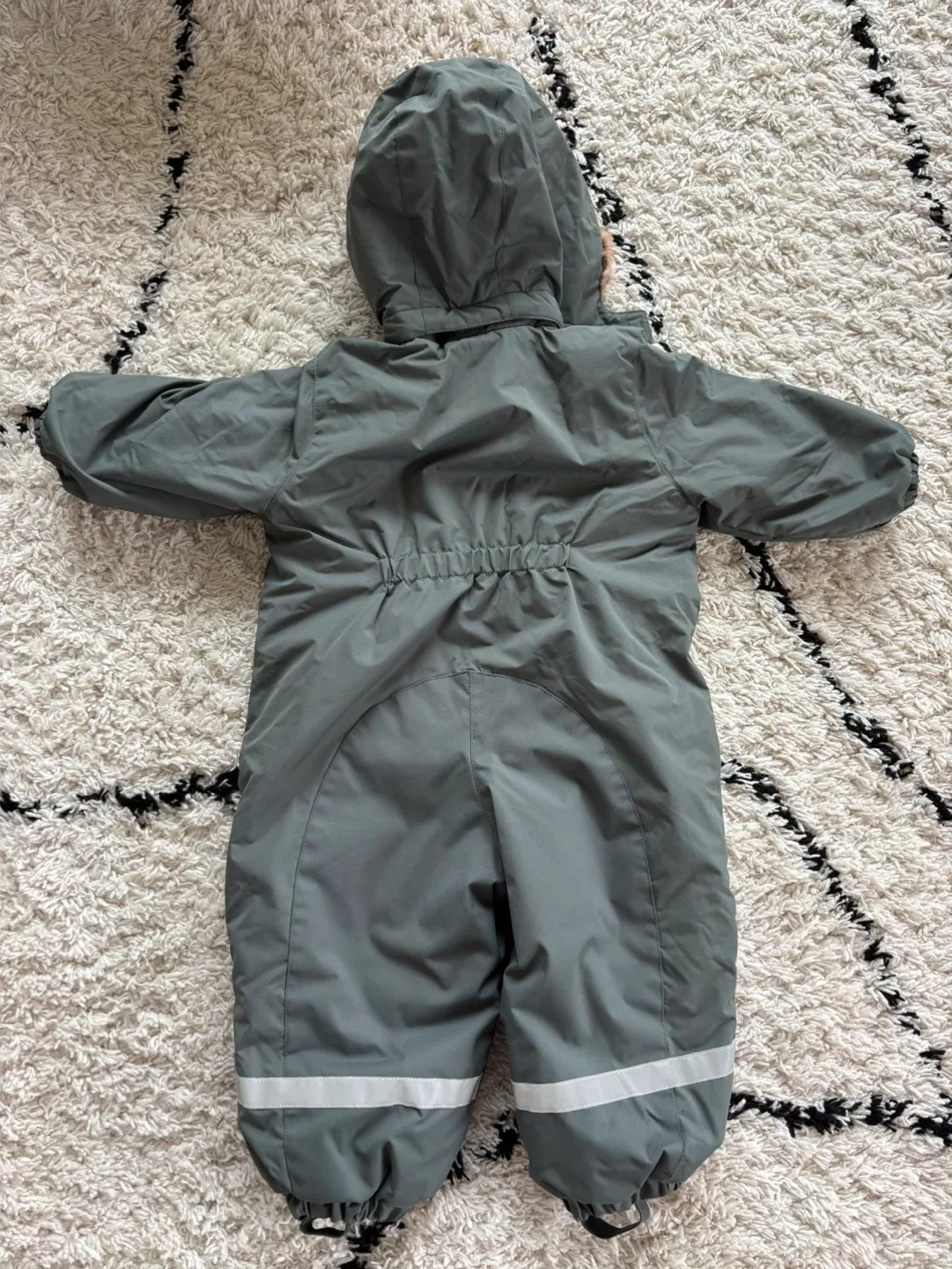 H&M Waterproof Snow Suit & Mittens image indicator(2)
